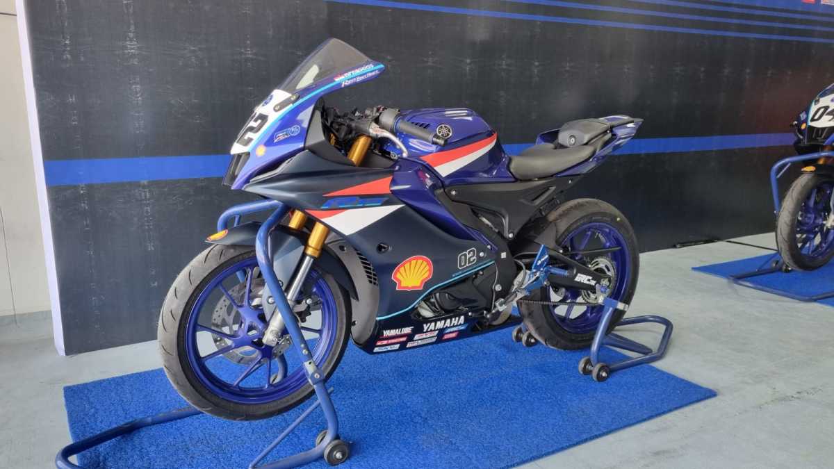 Menunggangi Modifikasi Yamaha R15 Buat Balapan Di Sirkuit Mandalika